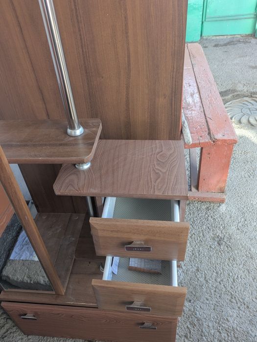 Продам прихожую б/у