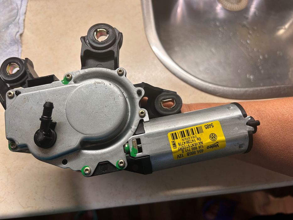 Моторче за задна чистачка Шкода