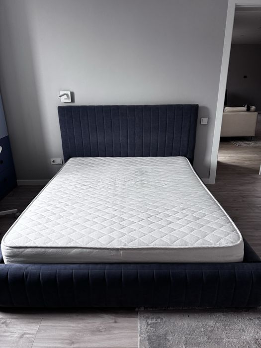 Кровать с матрасом