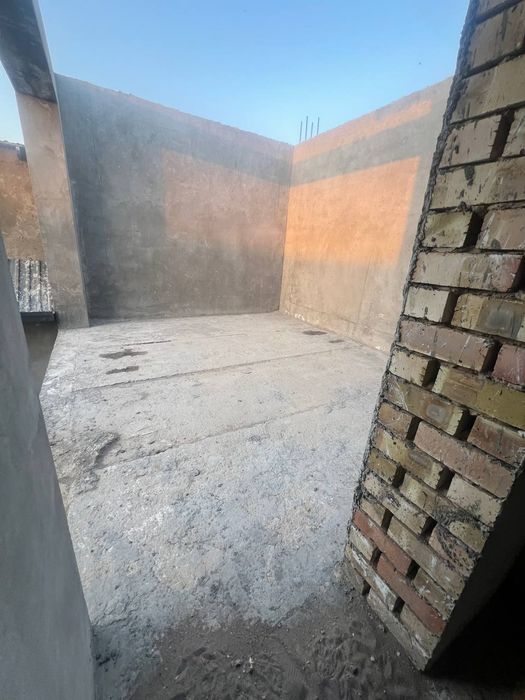 Uchtepa tumani katta qani mahallasida karobka uyimiz sotuvda