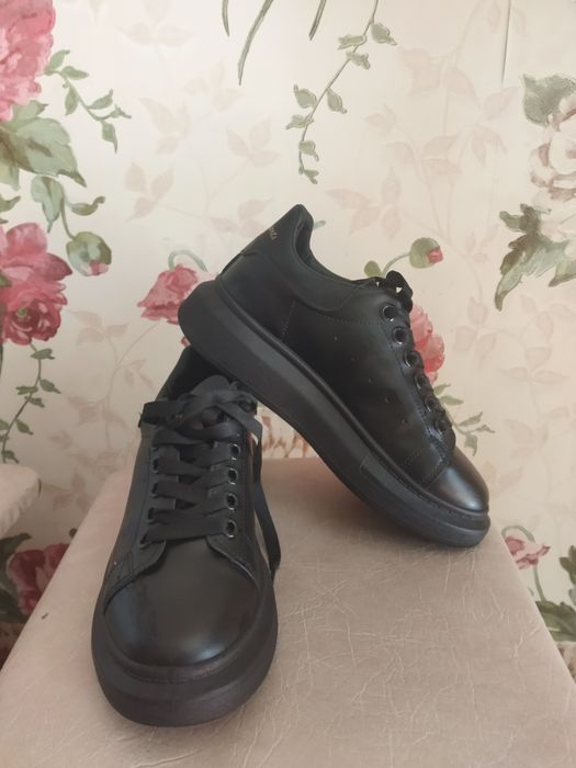 Продам кроссовки.