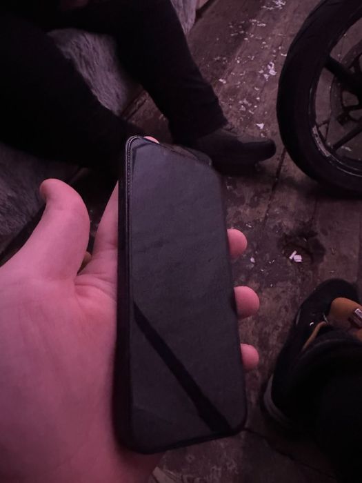 Продам айфон 13 на 128 гигов