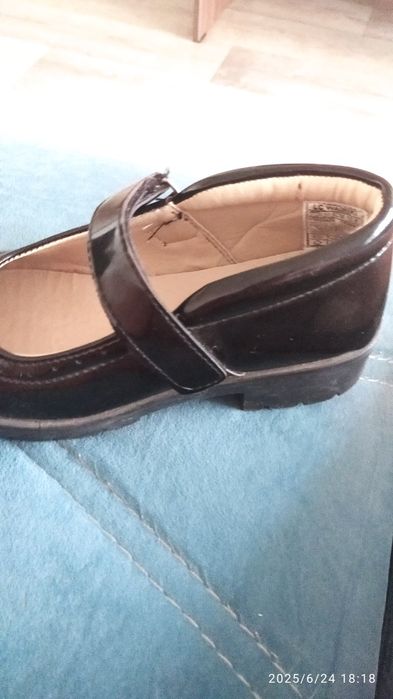 Продам туфельки  чёрные