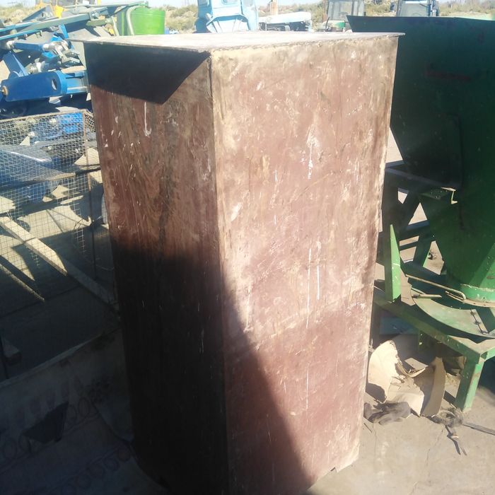 Хужжатларни саклайдиган сейф сотилади