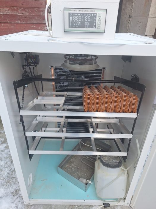 Incubator 360 de oua profesional