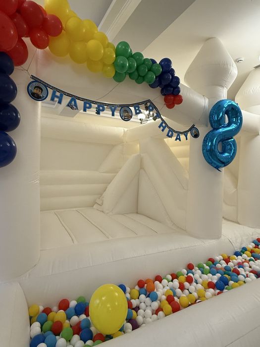 Castelg gonflabile cu bile