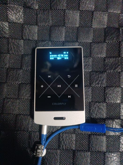 Assalom alekum Mp3 Player Sotiladi 8Gb Colorfly C3