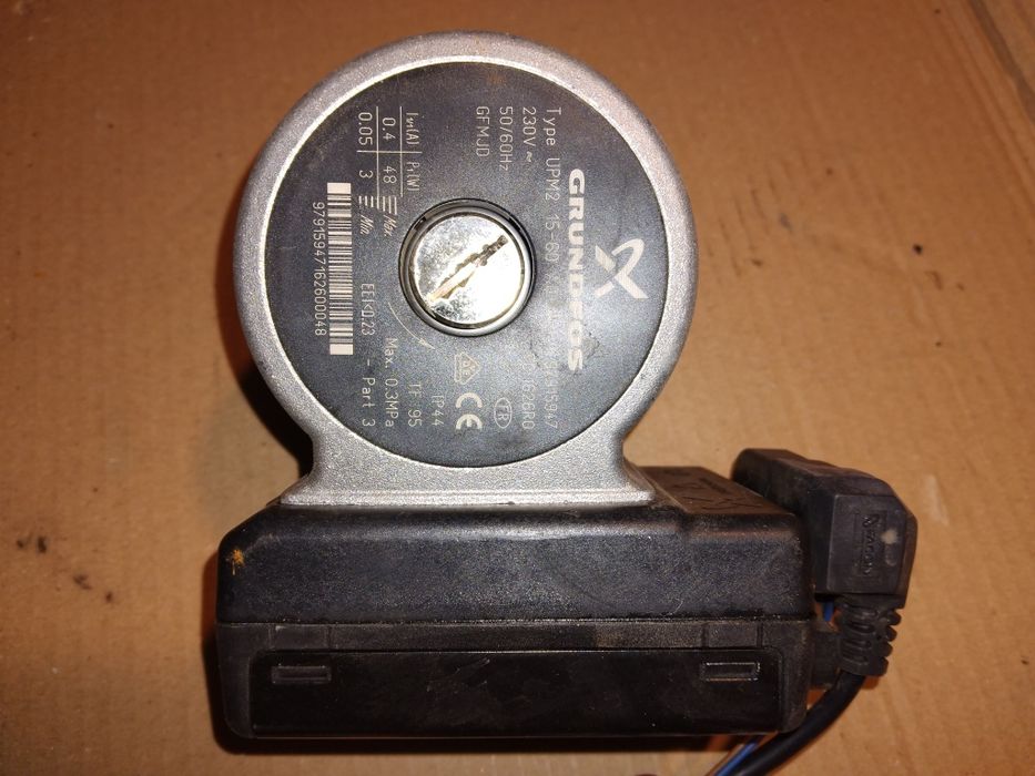 Wilo Para 25/8-75/SC Grundfos UPM2 15-60 AO Pompa recirculare piscina