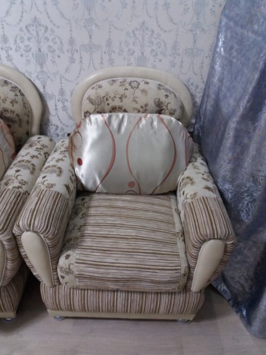 Диван и два кресла