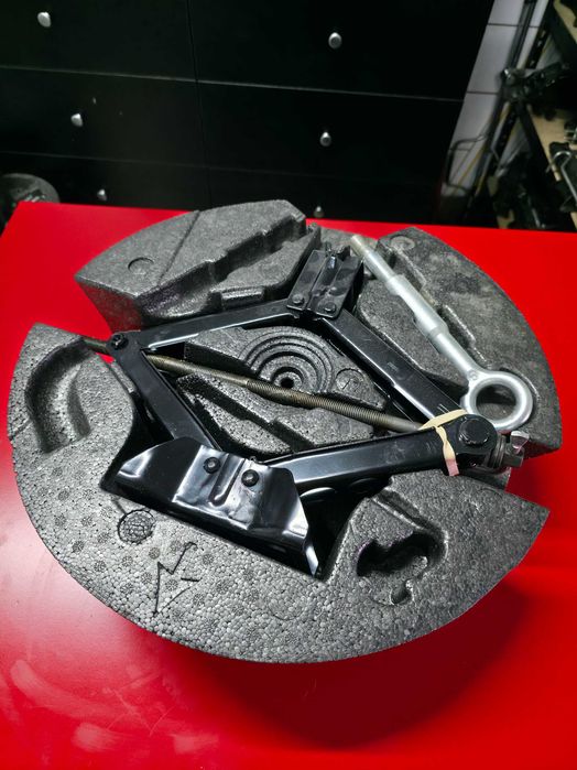 KIT CRIC AUTO Complet - Oem Volvo XC40 XC60 XC70 - CA NOU !