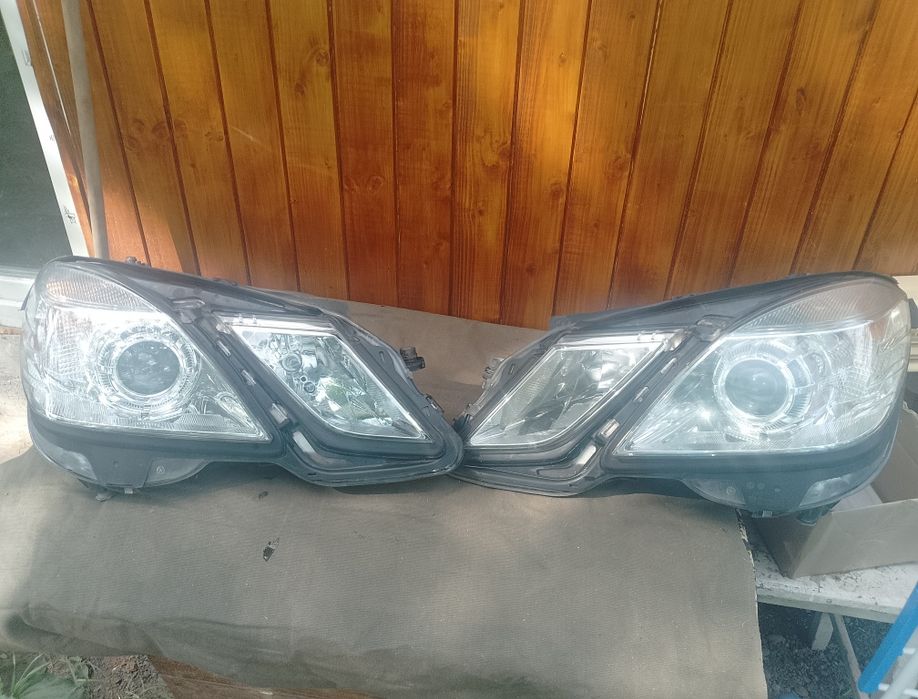 Faruri  originale Hella Mercedes E Class W212 2011 cod 1EL010800-02