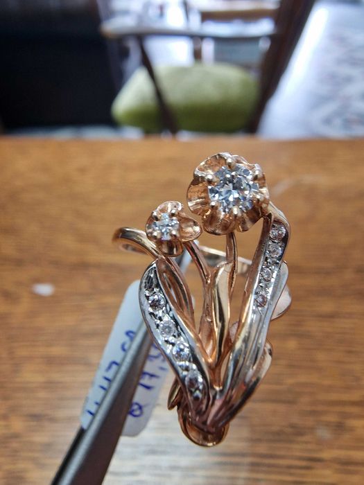 ЮВЕЛИРНИ ИЗДЕЛИЯ - Дамски Пръстен и Обеци - Заложна къща ГАЛЕРИЯ 65