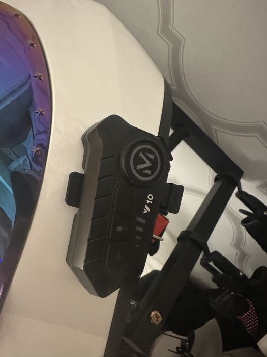 Продам два шлема , обе с гарнитурой