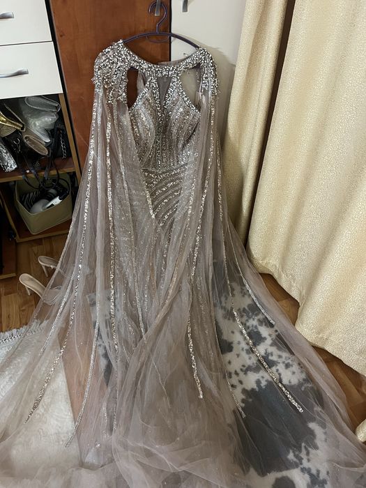 Елегантна рокля