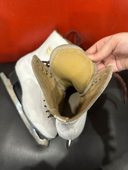 Продам коньки фигурные