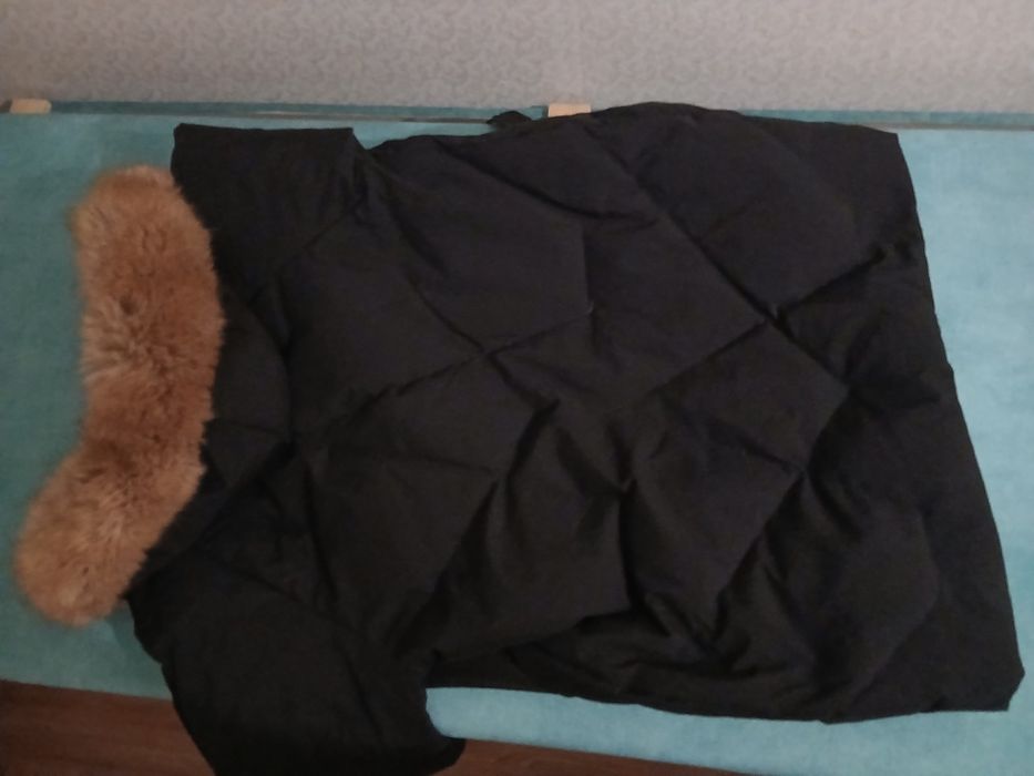 Продается пуховик на фото