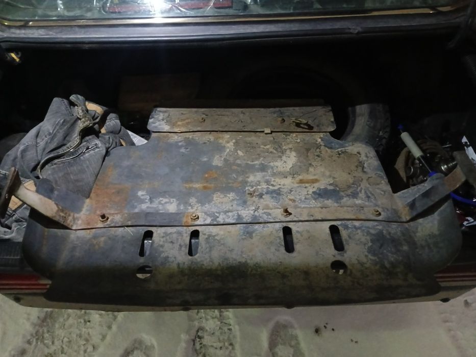 Продам родную металическую зашиту на мерс 190 ,в хорошем состояний,