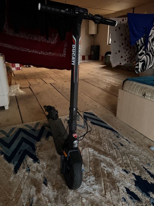 2 trotinete electrice