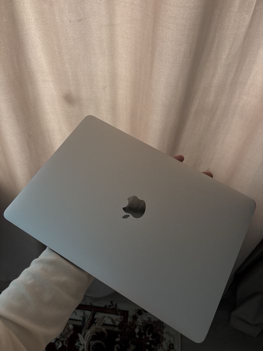 MacBook Pro 13 (2017) / Core i5 / 8GB RAM / 256GB SSD