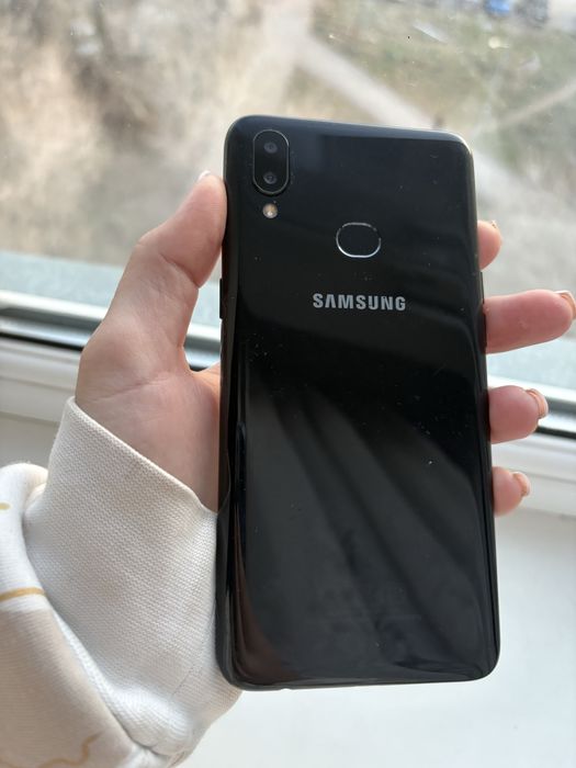 Продам Самсунг А10s без коробки!