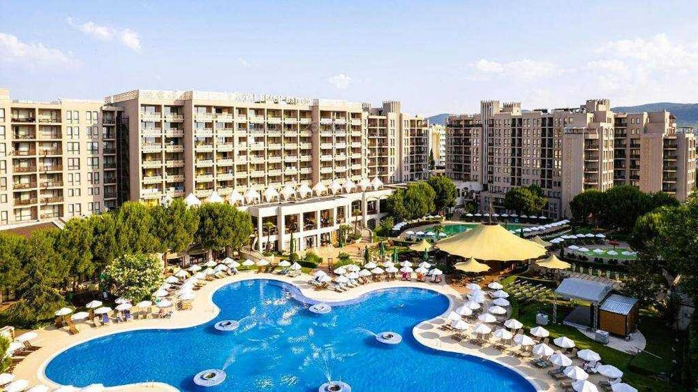 ТОП ЛОКАЦИЯ | Комплекс Royal Beach Barcelo Втора линия с три басейна и голяма тераса