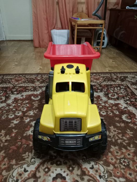 Продам детский самосвал