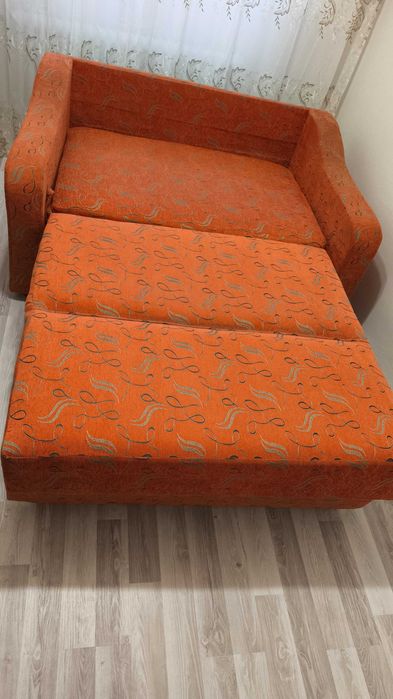 Vand canapea extensibila fara a asigura transport in zona Lizeanu