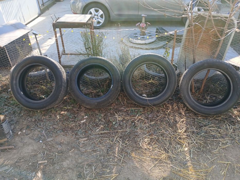 Cauciucuri de vară Pirelli.