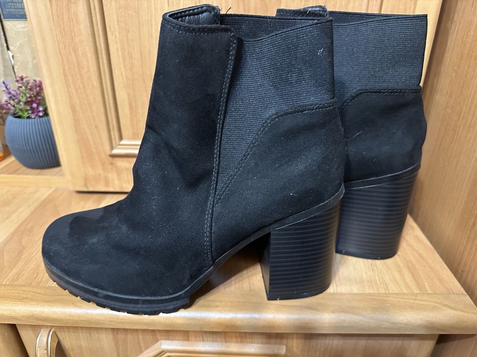 Cizme scurte piele intoarsa
