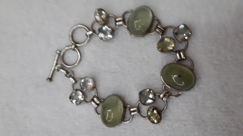 Серебряный браслет с натуральными камнями.