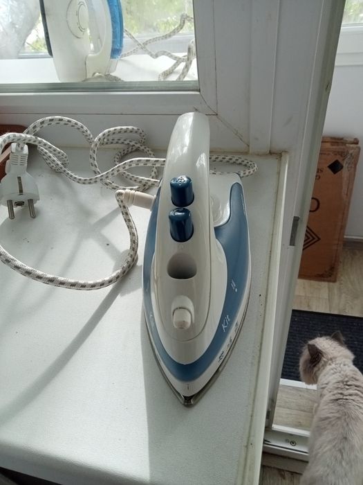 Продам маленький утюг