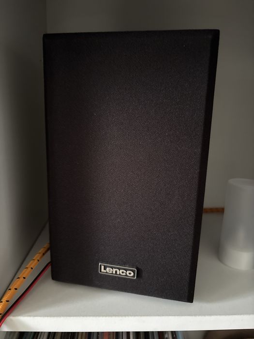 Виниловый проигрыватель Lenco LS-300BK с колонками