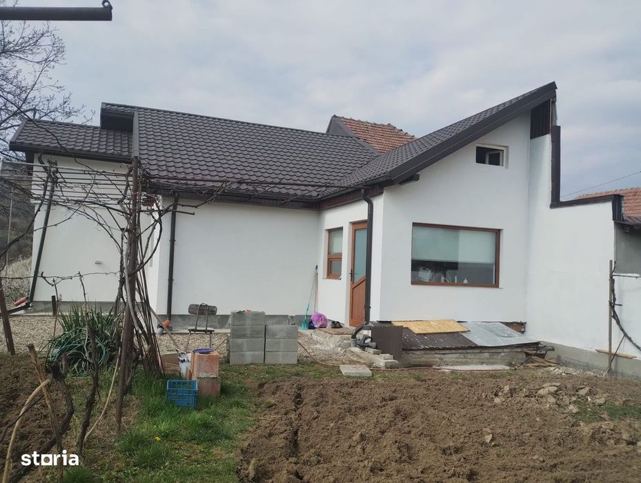 De vanzare casa Oituz-Bacau