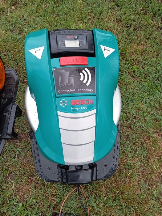 Robot gazon masina tuns iarba