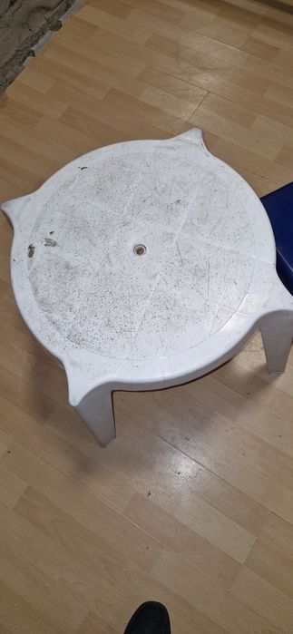 Столик со стульчики пластиковые