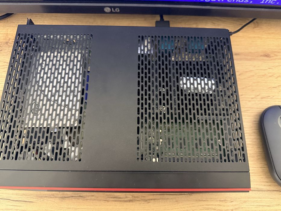 Малък компютър Fujitsu Futro S930 с проблем