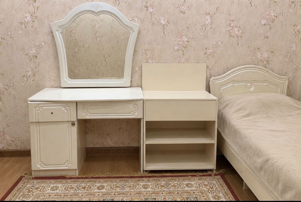 Два кровать шкаф стол для косметики