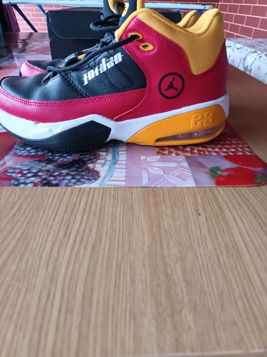 Vând Jordan Aura Max 3