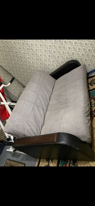 Продается зеркала , диван , кондицонер и соковыжемалка