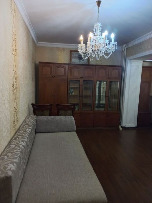 3 хонали кв.  Метро Тинчлик. Чорсу бозори олдида