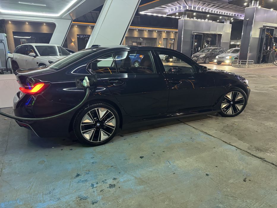 Bmw i3 40L night sport 2025 рестайлинг. 4100 км пробег
