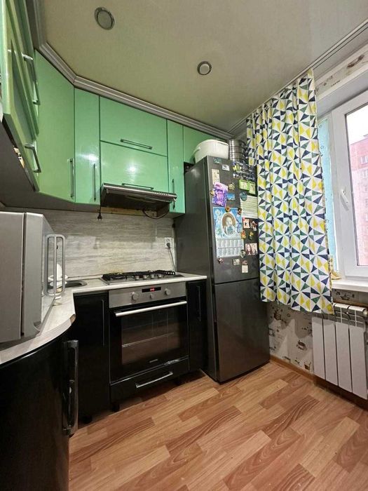 Продам 4-х комнатную кв., 20 мкр.