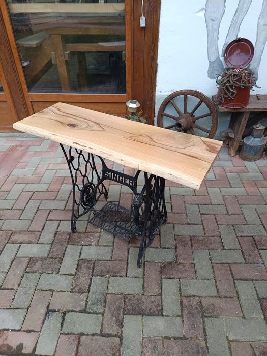 Suport lavoar sau măsuță din mașină de cusut