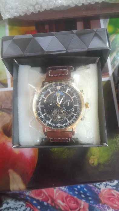 Продаются часы модные стильные подарок для своих близких