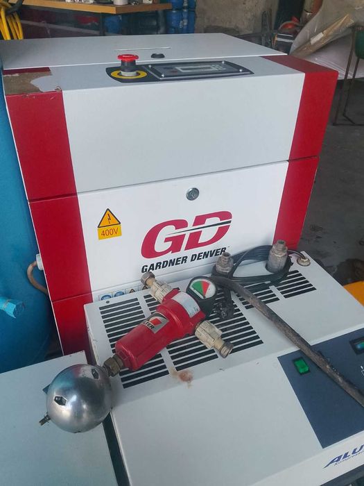 Винтов компресор Gardner Denver ESM7 бутилка 500л изсушител