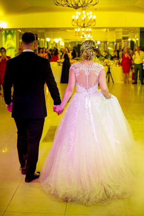 Rochie mireasa tip printesa + voal si crinolina