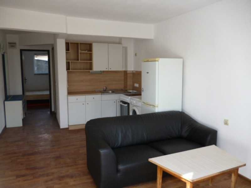 Дава се под наем Двустаен апартамент в Добрич, Център - 55 кв.м за 204 € - Снимка #1