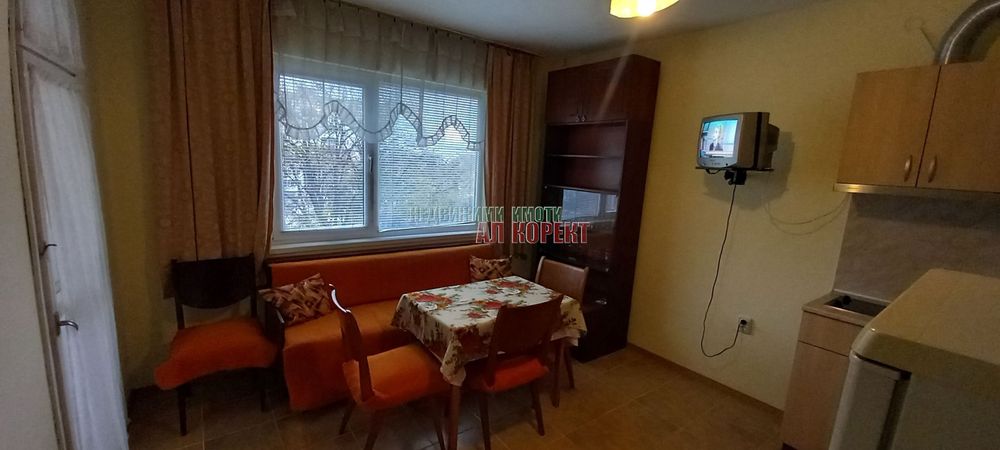 Дава се под наем Тристаен апартамент в Варна, Базар Левски - 65 кв.м за 350 € - Снимка #2