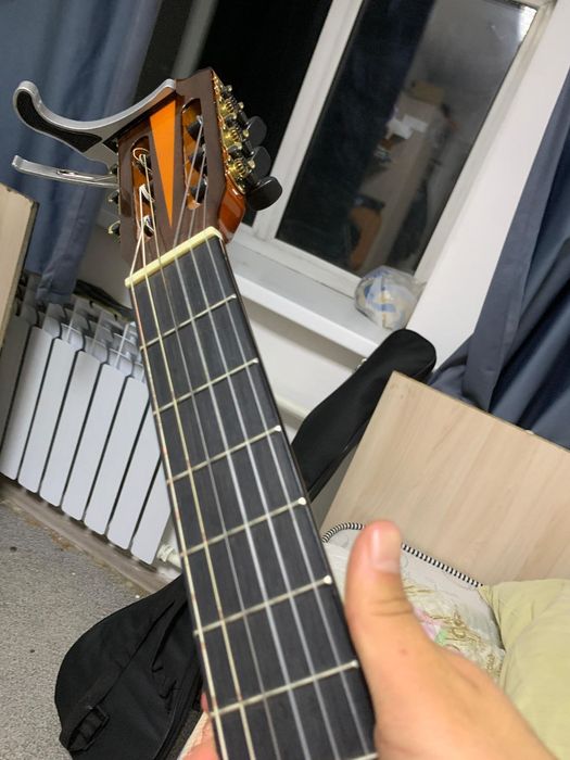 гитара  почти новый 1год только