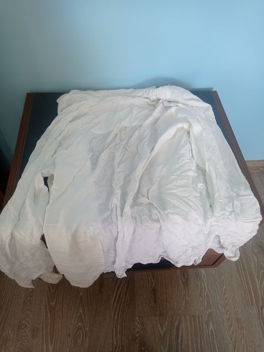 Продавам използвани дрехи.